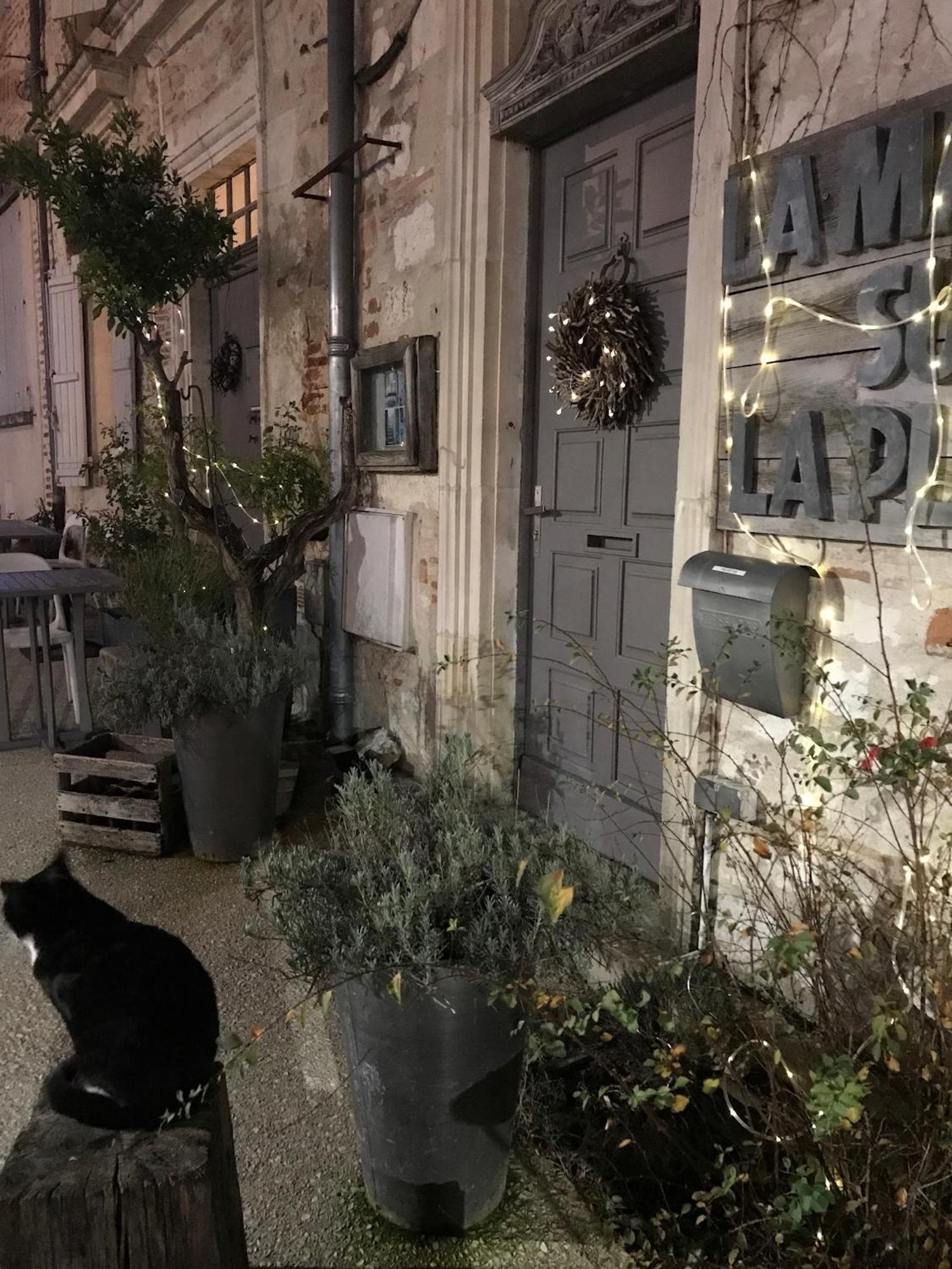 La Maison Sur La Place Penne-d'Agenais Ruang foto