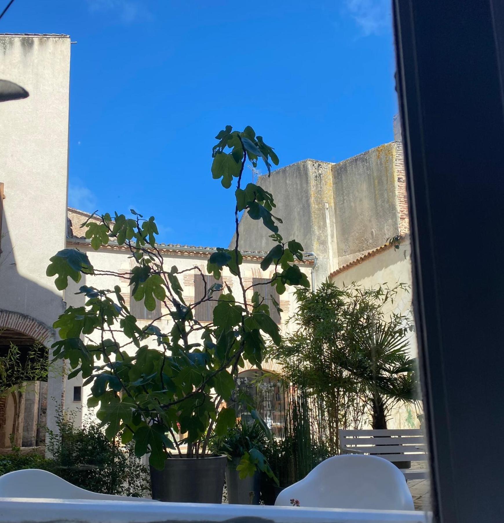 La Maison Sur La Place Penne-d'Agenais Bagian luar foto
