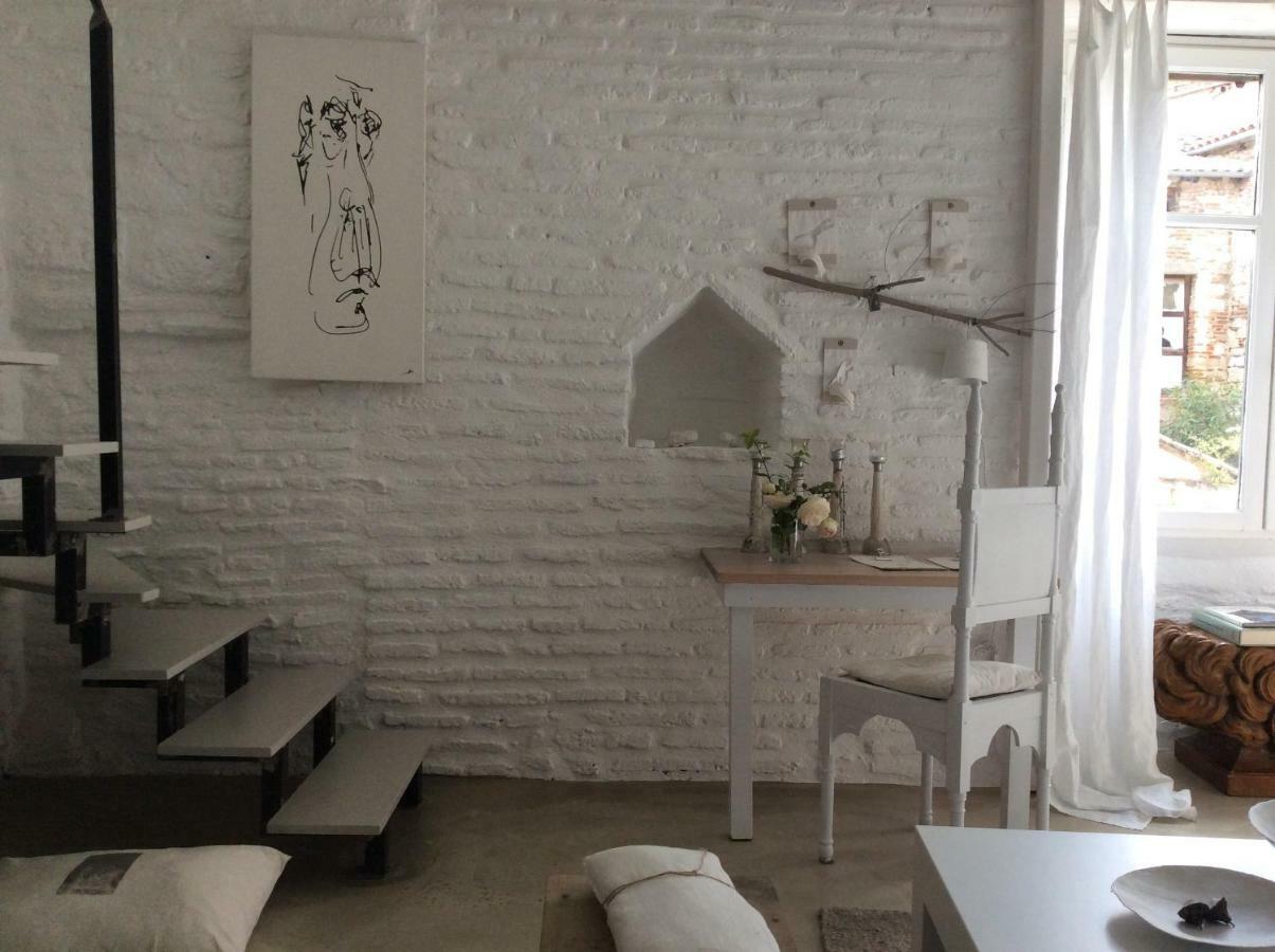 La Maison Sur La Place Penne-d'Agenais Bagian luar foto