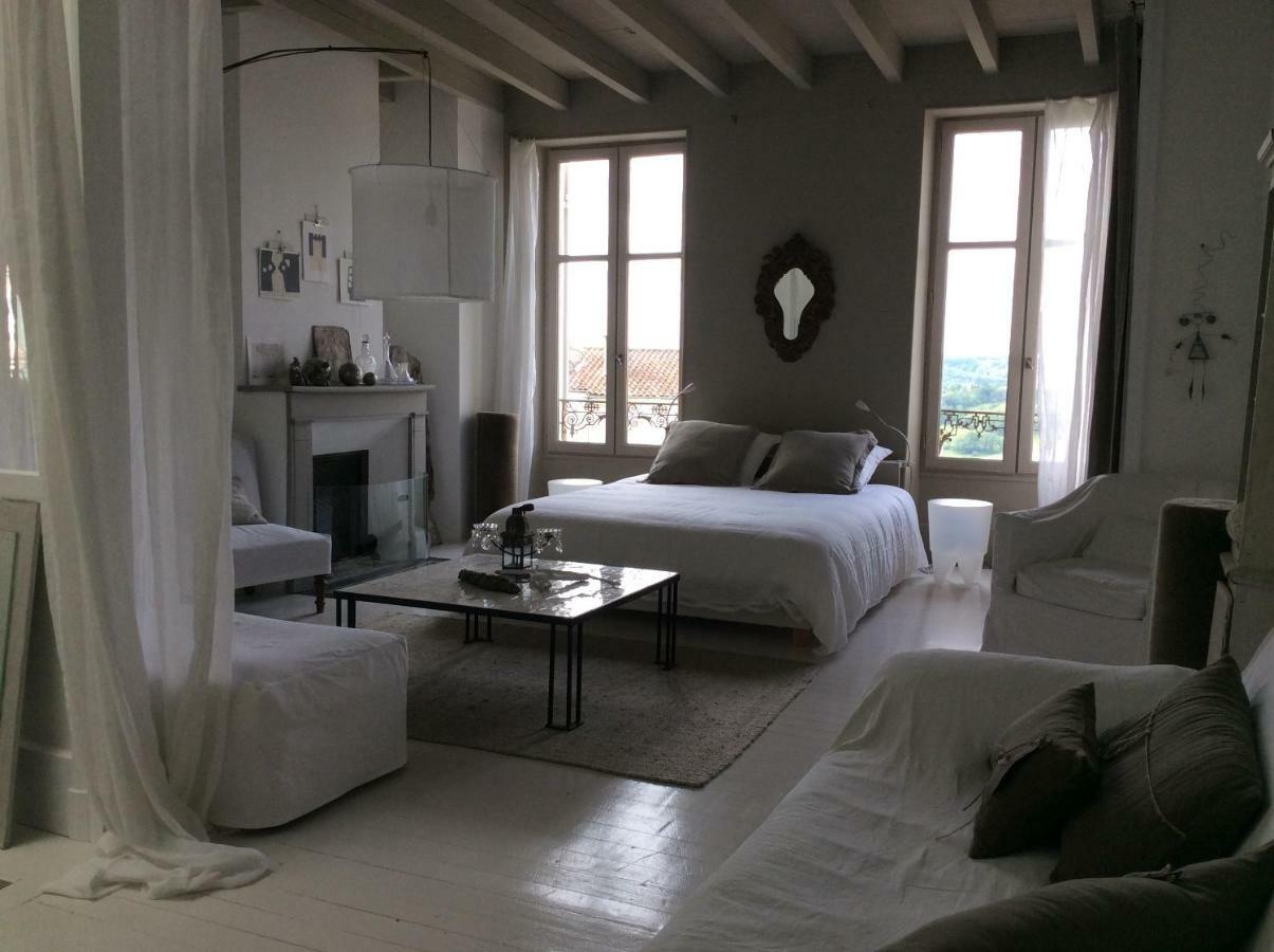 La Maison Sur La Place Penne-d'Agenais Bagian luar foto