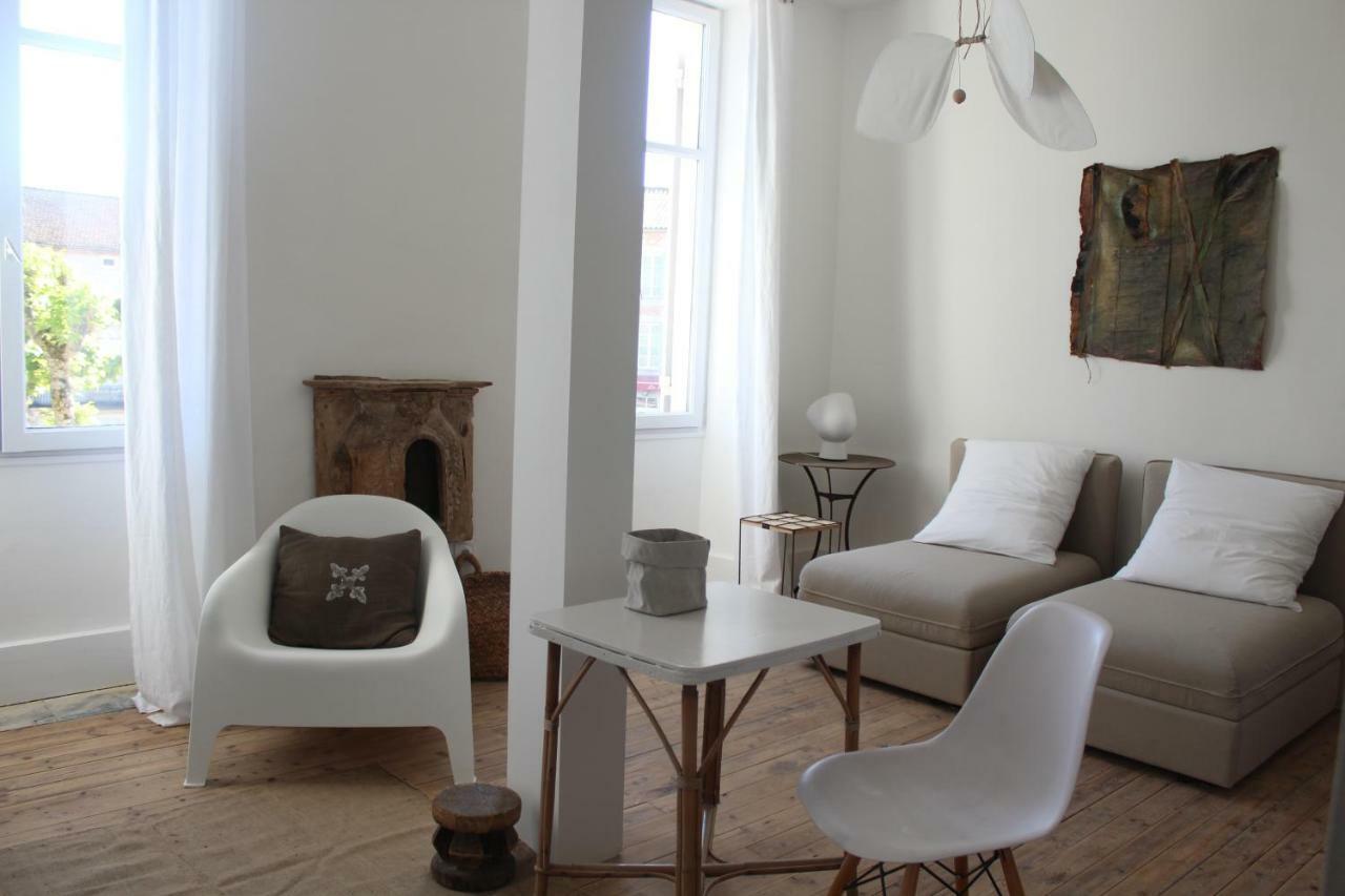 La Maison Sur La Place Penne-d'Agenais Bagian luar foto