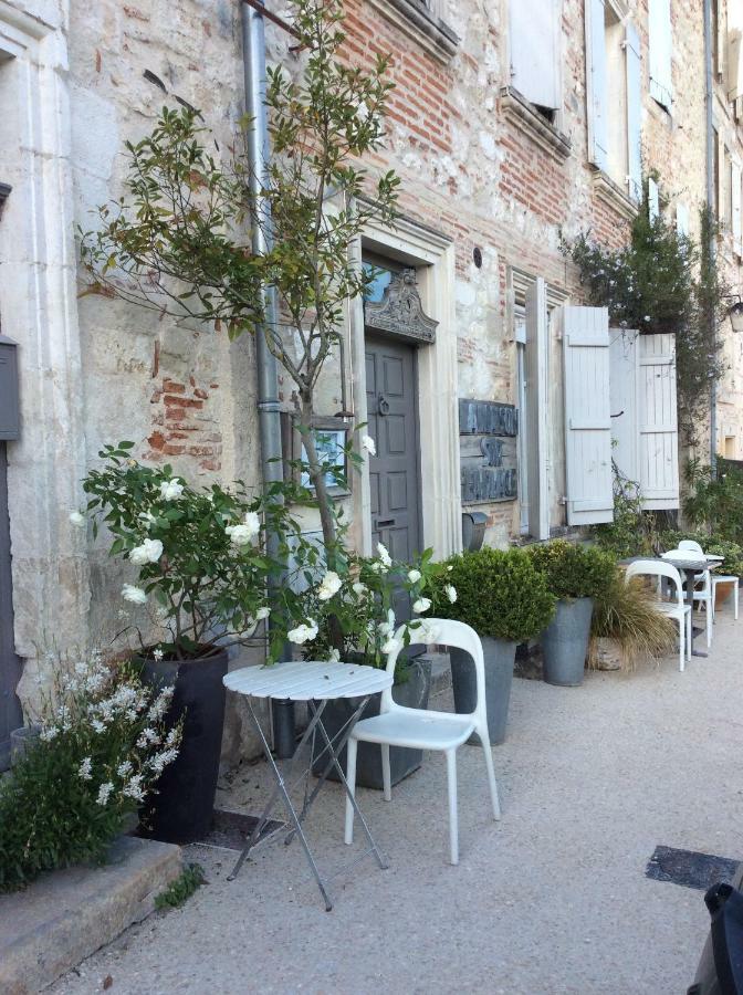 La Maison Sur La Place Penne-d'Agenais Bagian luar foto